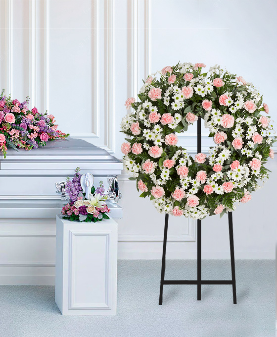 Corona Funeral Rosa Ambientada